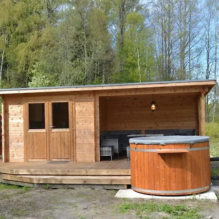 Moori Metsaonn- Forest Hut Camping Korjuse