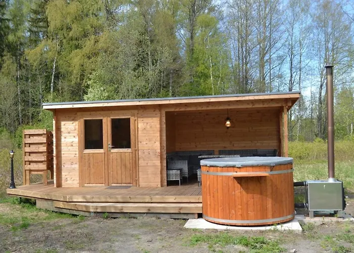 Moori Metsaonn- Forest Hut Laagriplats Korjuse